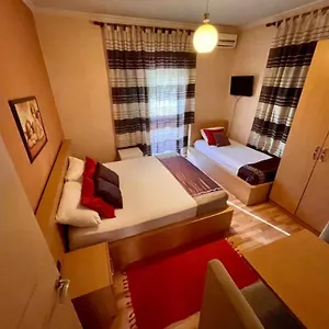 Otel Algo, Yzberishti